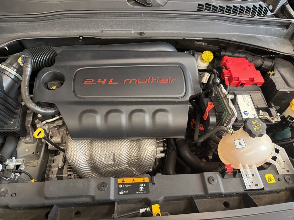 Used 2020 Jeep Renegade Latitude w/ Cold Weather Group AWD/4WD image 4