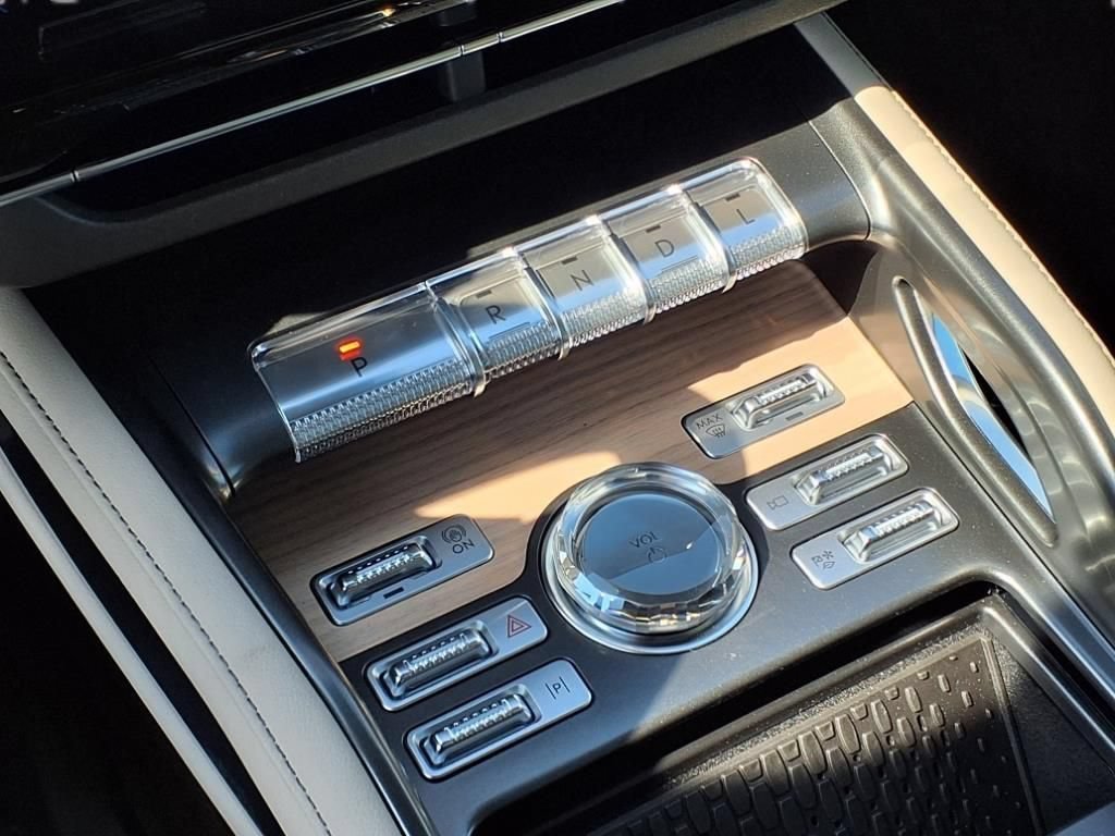 New 2025 Lincoln Nautilus Reserve w/ Jet Appearance Package AWD/4WD image 22