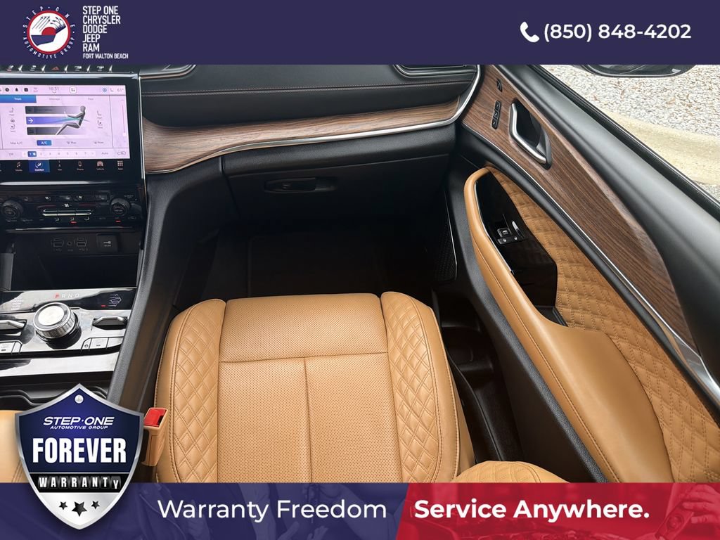 Used 2024 Jeep Grand Cherokee L Summit w/ Rear Seat Video Group I AWD/4WD image 16