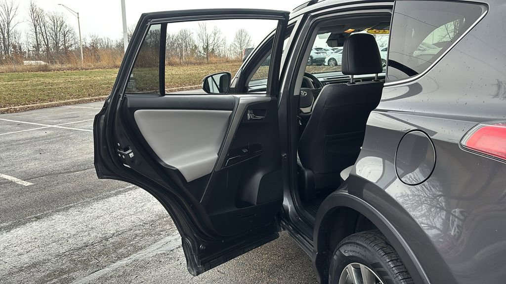 Used 2018 Toyota RAV4 Limited image 28