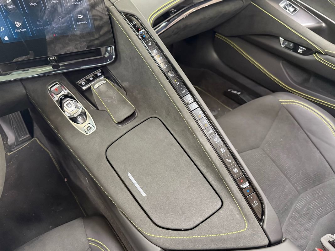 Used 2024 Chevrolet Corvette Stingray Premium Conv w/ Z51 Performance Package RWD image 20