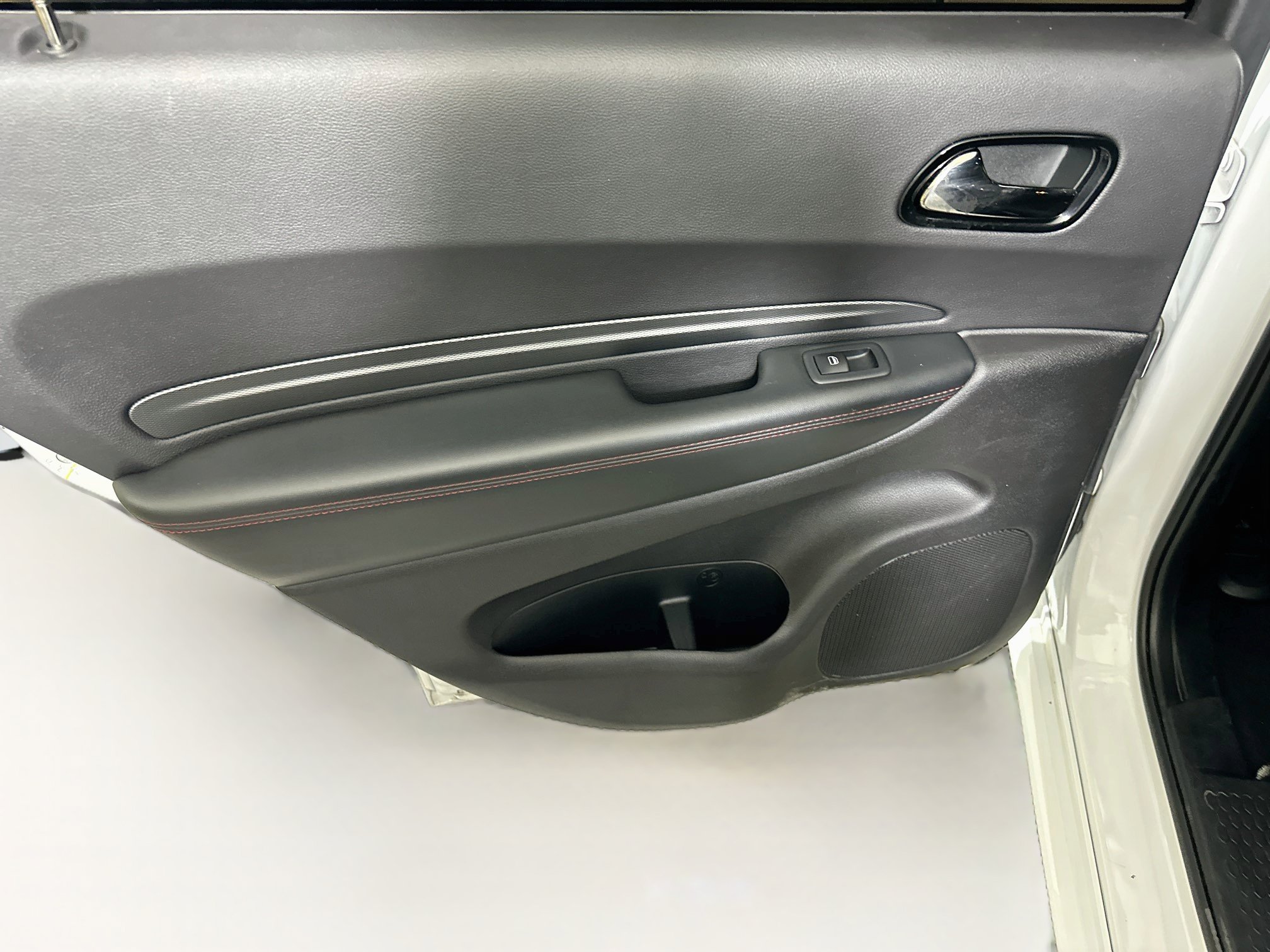 Used 2025 Dodge Durango GT RWD image 25