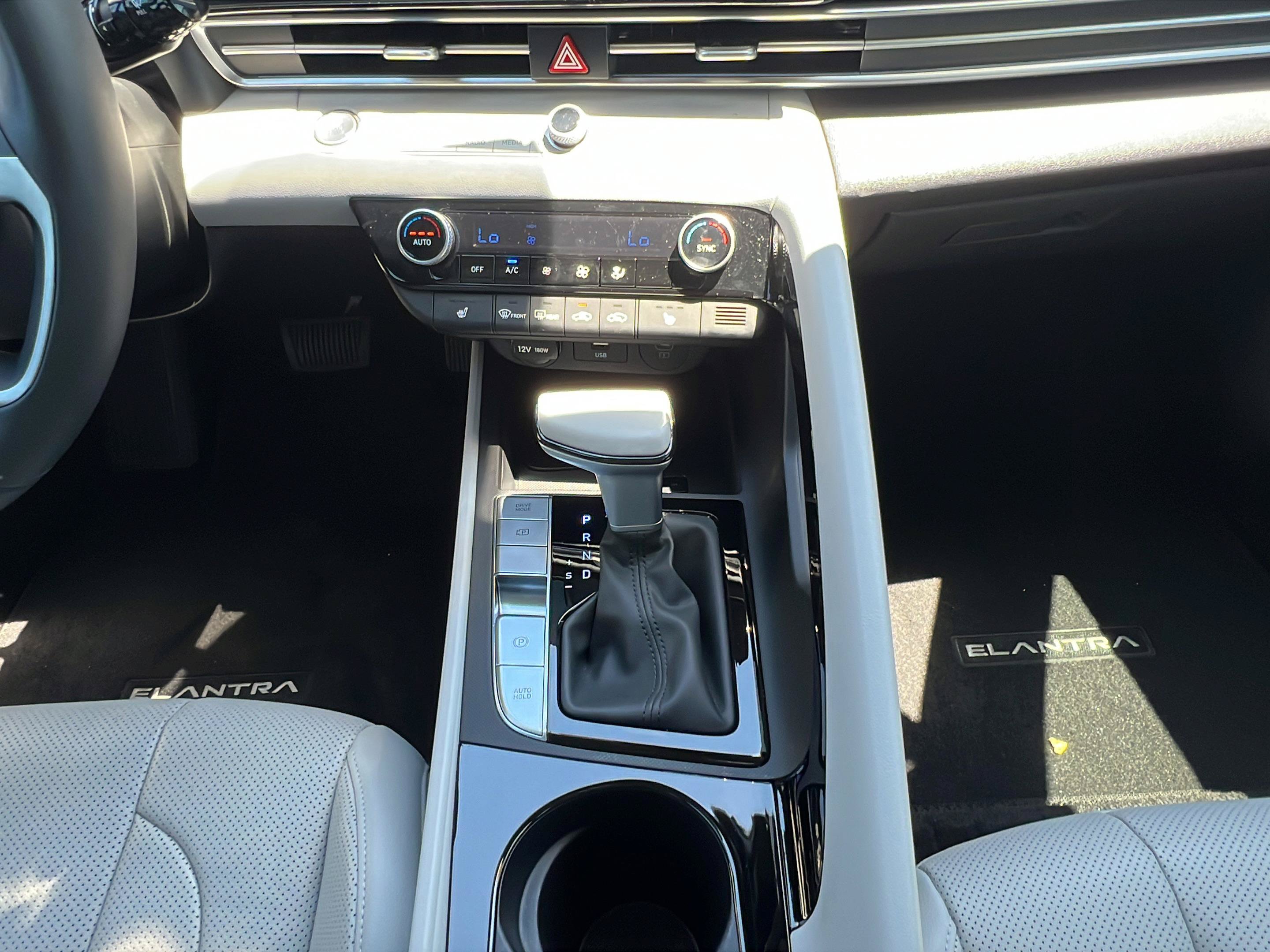Certified 2025 Hyundai Elantra Limited FWD image 14