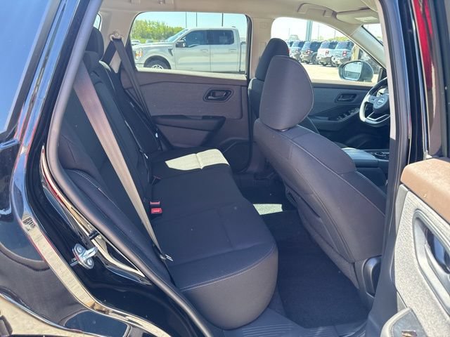Used 2023 Nissan Rogue S AWD/4WD image 11
