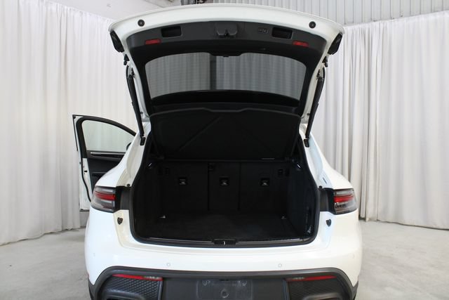Used 2023 Porsche Macan Turbo AWD/4WD image 28