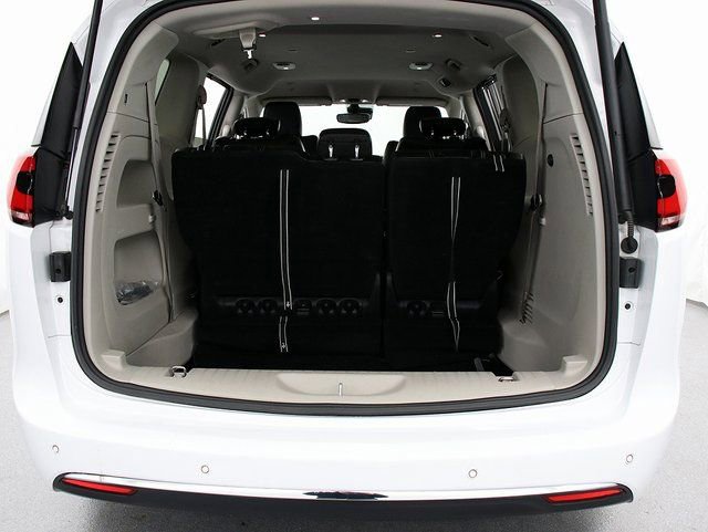 Used 2024 Chrysler Pacifica Touring-L image 26