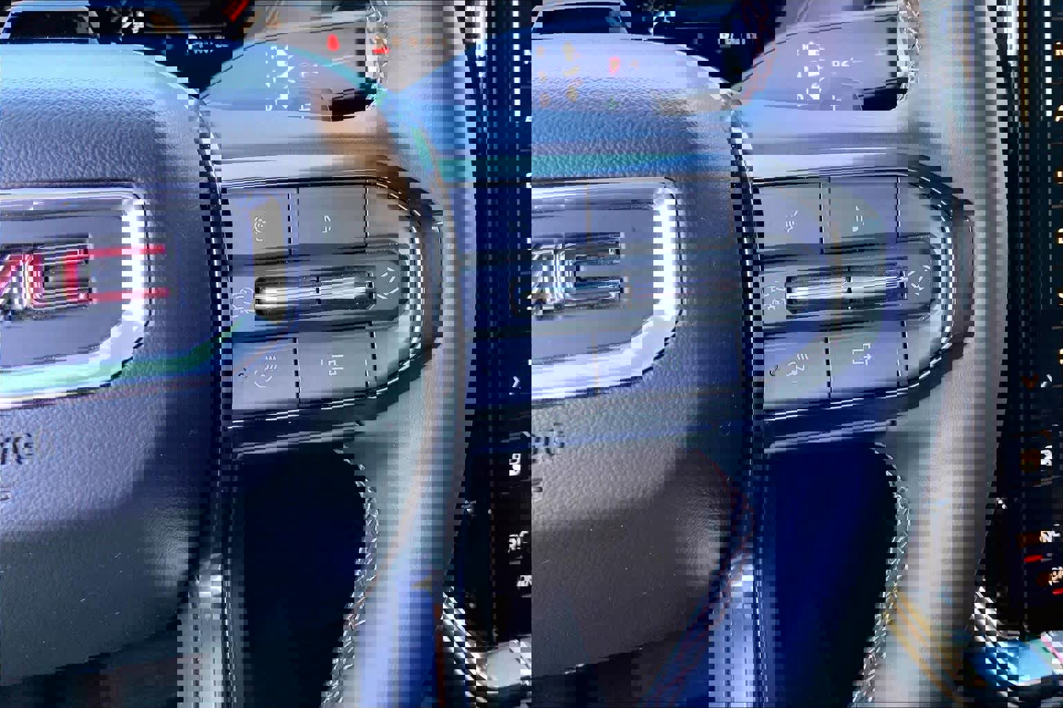 Used 2025 GMC Yukon XL AT4 w/ AT4 Premium Plus Package image 25