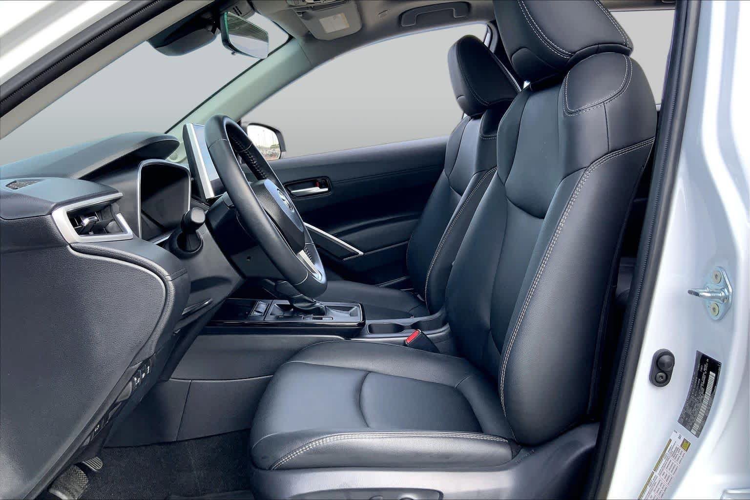 Used 2026 Toyota Corolla Cross XLE w/ Convenience Package FWD image 8