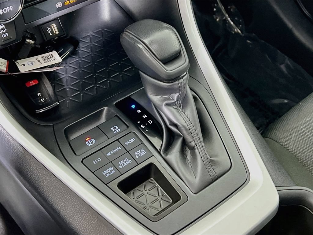 Certified 2025 Toyota RAV4 XLE AWD/4WD image 15