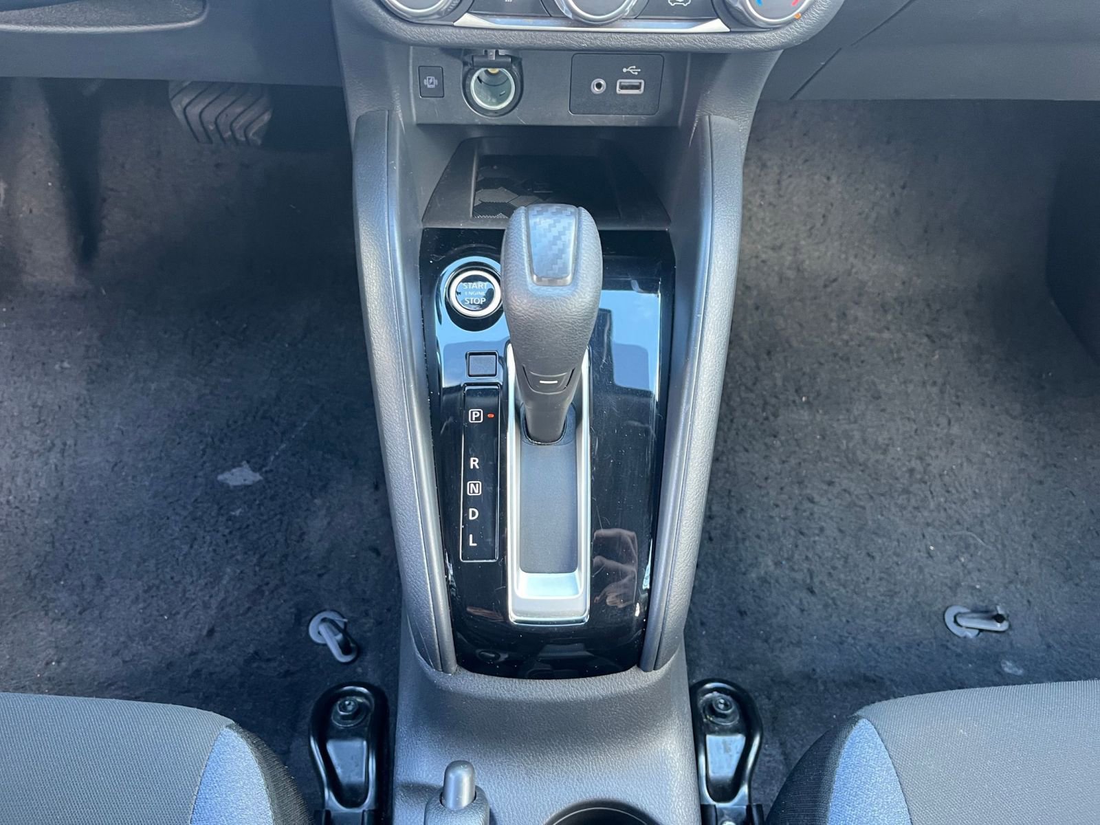 Used 2025 Nissan Versa SV image 39