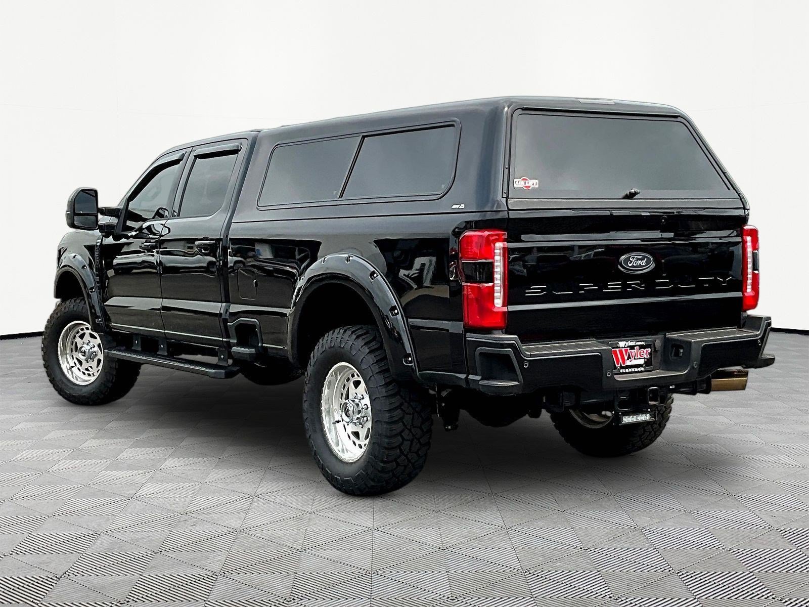 Used 2025 Ford F350 Lariat w/ Lariat Ultimate Package AWD/4WD image 4