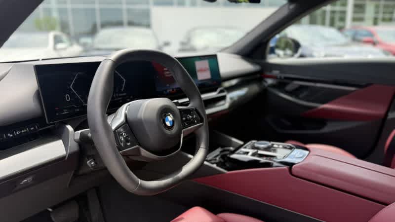 Certified 2025 BMW 530i RWD image 11