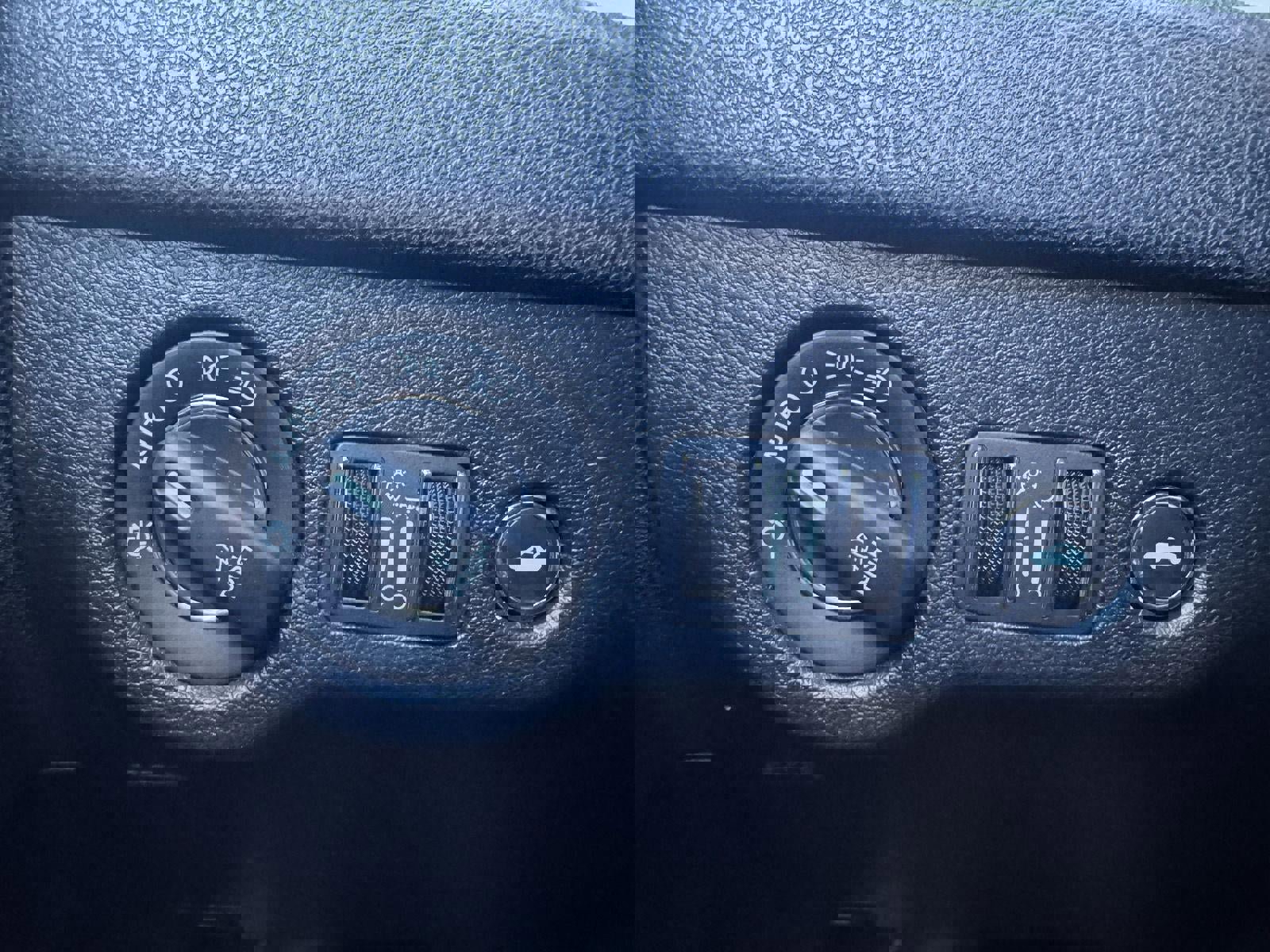 Used 2023 Chrysler 300 S image 13