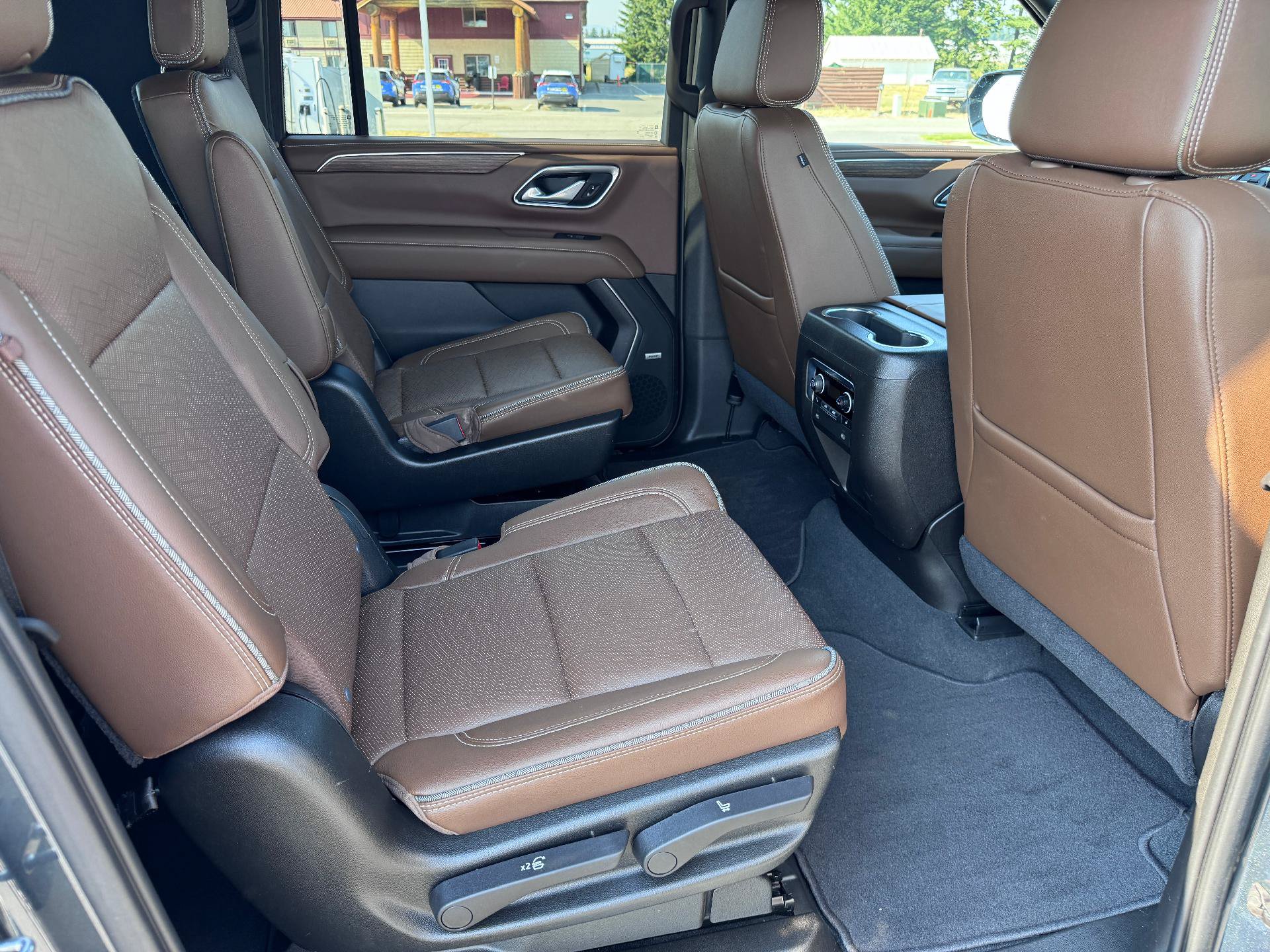 Used 2021 Chevrolet Suburban High Country AWD/4WD image 25