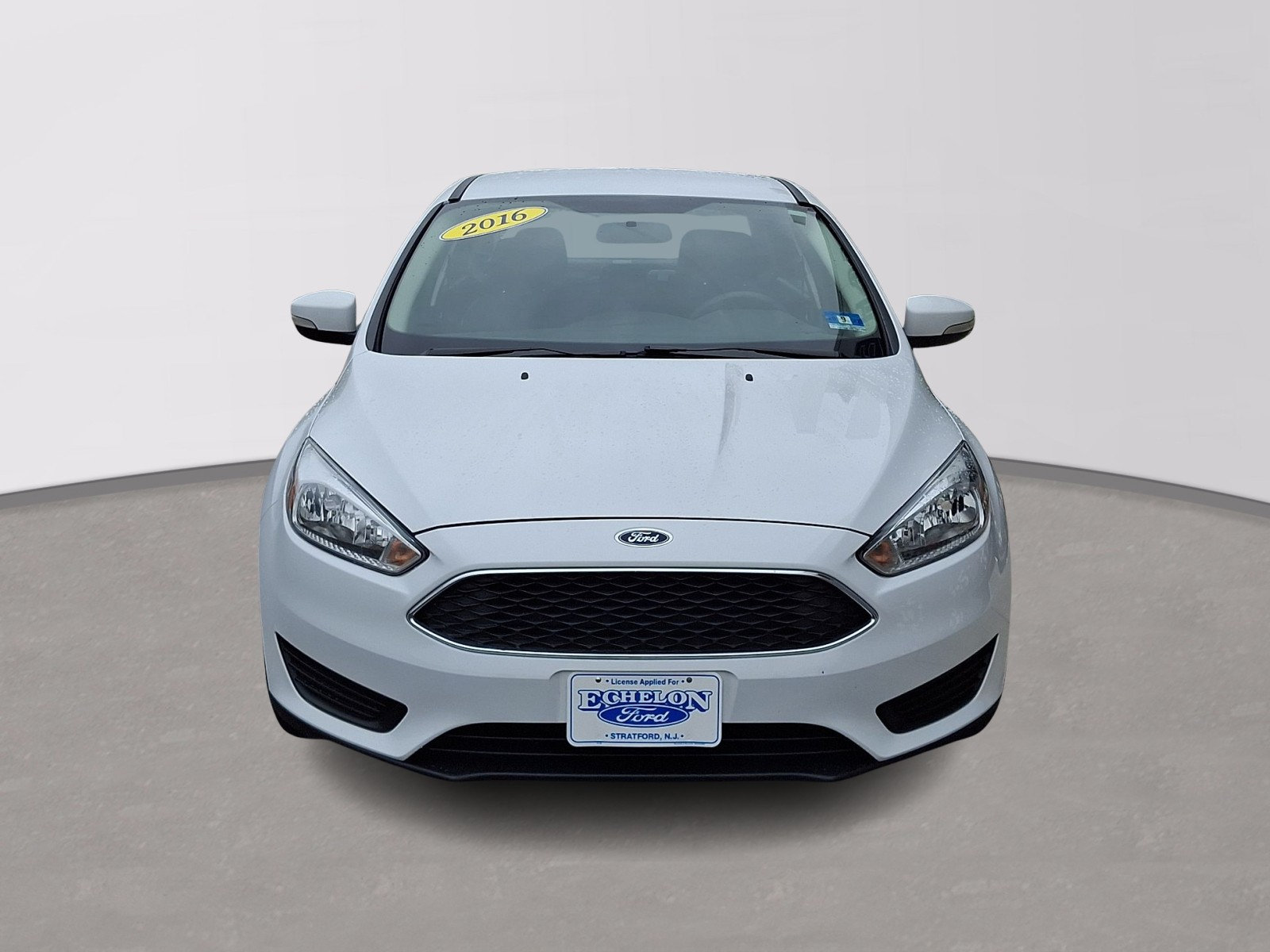 Used 2016 Ford Focus SE FWD image 2