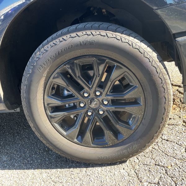 Used 2025 Ford F150 Lariat w/ Equipment Group 501A Mid image 13