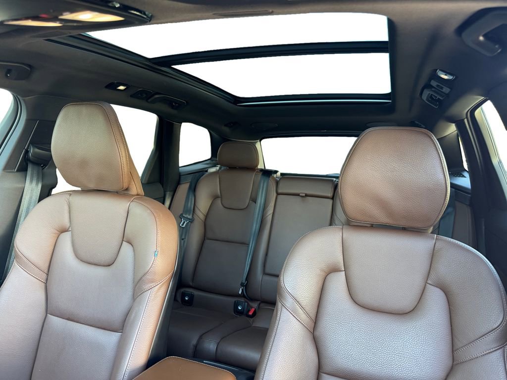 Certified 2023 Volvo XC60 B5 Plus AWD/4WD image 22