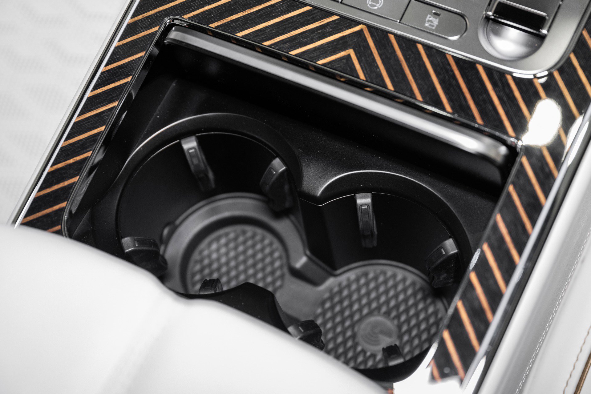 New 2026 Bentley Flying Spur Plug-In Hybrid image 55