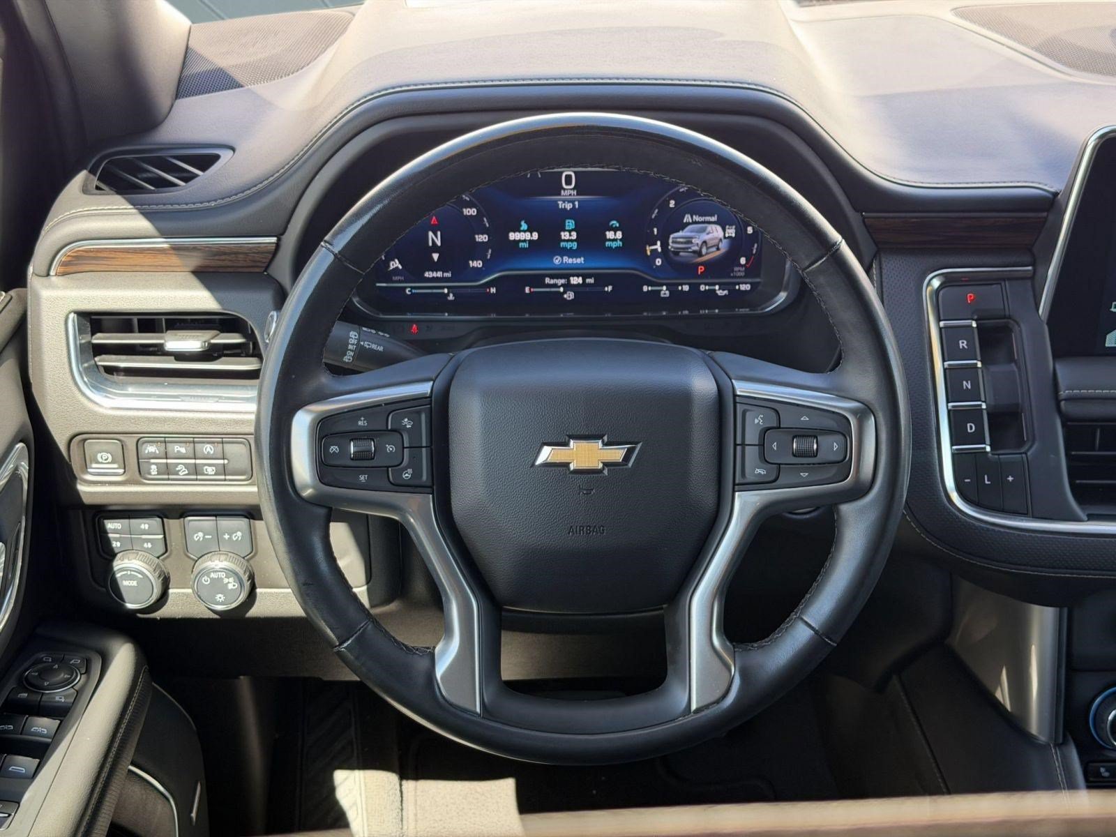 Used 2023 Chevrolet Suburban Premier w/ Premium Package 2 AWD/4WD image 10