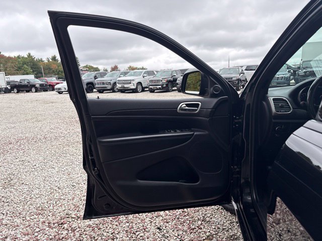 Used 2018 Jeep Grand Cherokee Altitude AWD/4WD image 15