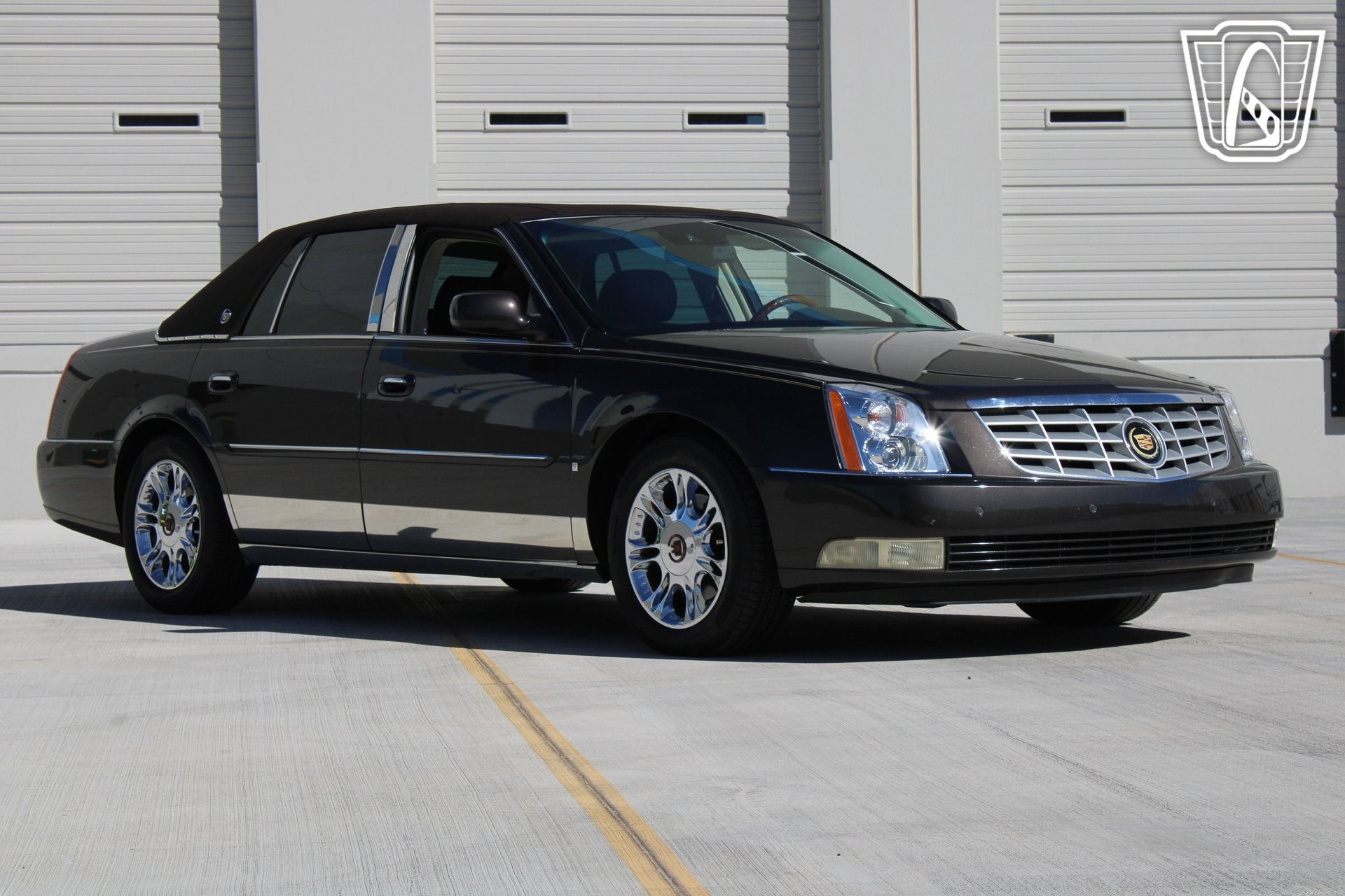 Used 2008 Cadillac DTS Performance w/ Platinum Edition image 3