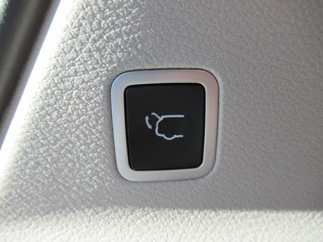 Certified 2023 Chrysler Voyager LX FWD image 35