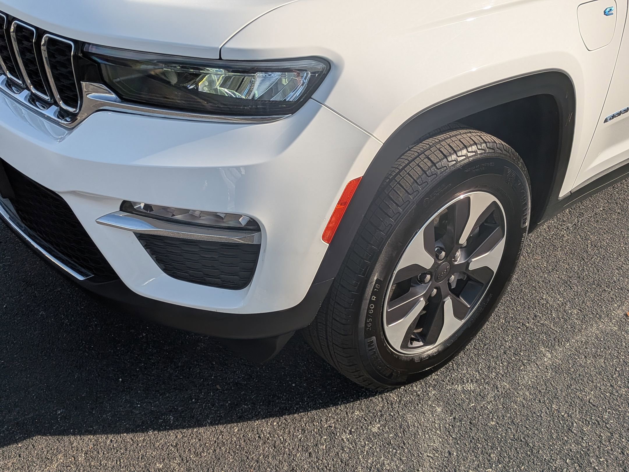 Used 2023 Jeep Grand Cherokee 4WD 4xe image 11