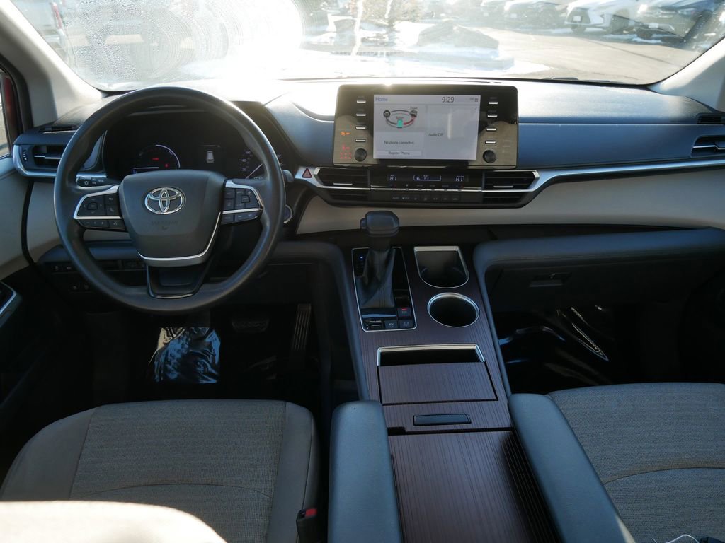 Certified 2021 Toyota Sienna LE image 13