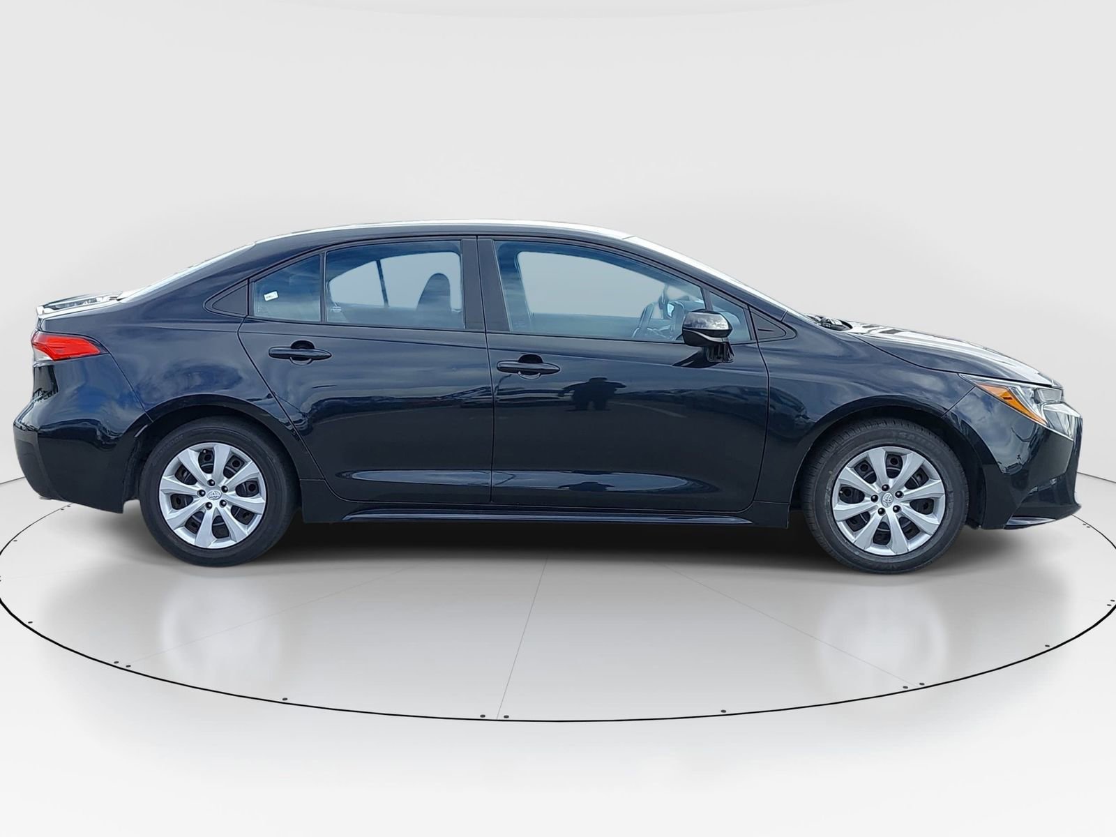 Used 2022 Toyota Corolla LE w/ Carpet Mat Package (TMS) image 4