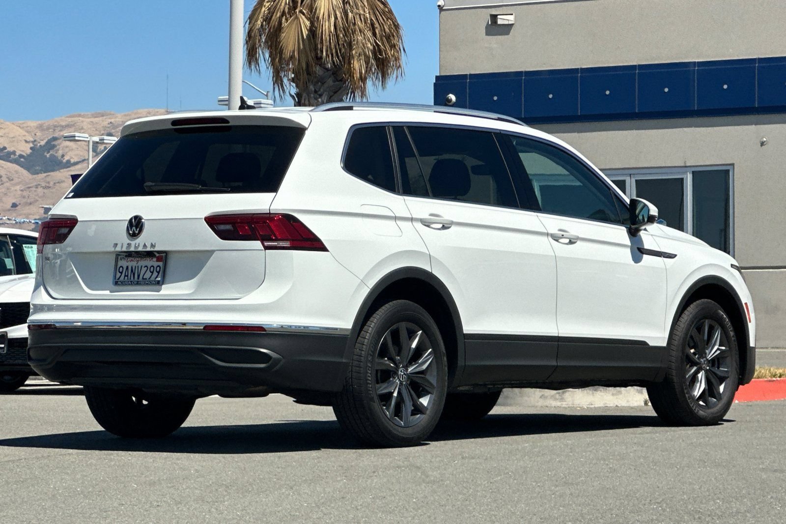 Used 2022 Volkswagen Tiguan SE FWD image 4