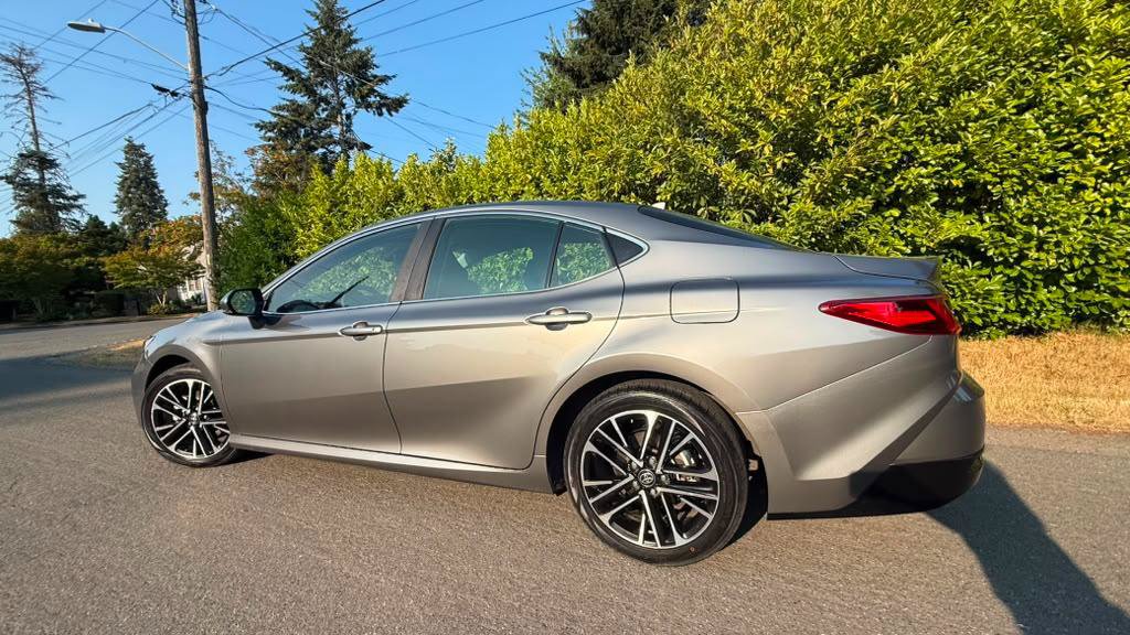 Used 2025 Toyota Camry XLE FWD image 8