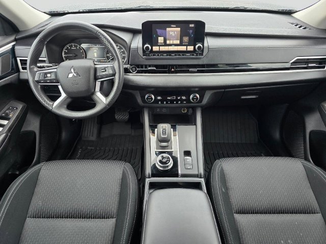 Used 2022 Mitsubishi Outlander ES FWD image 17