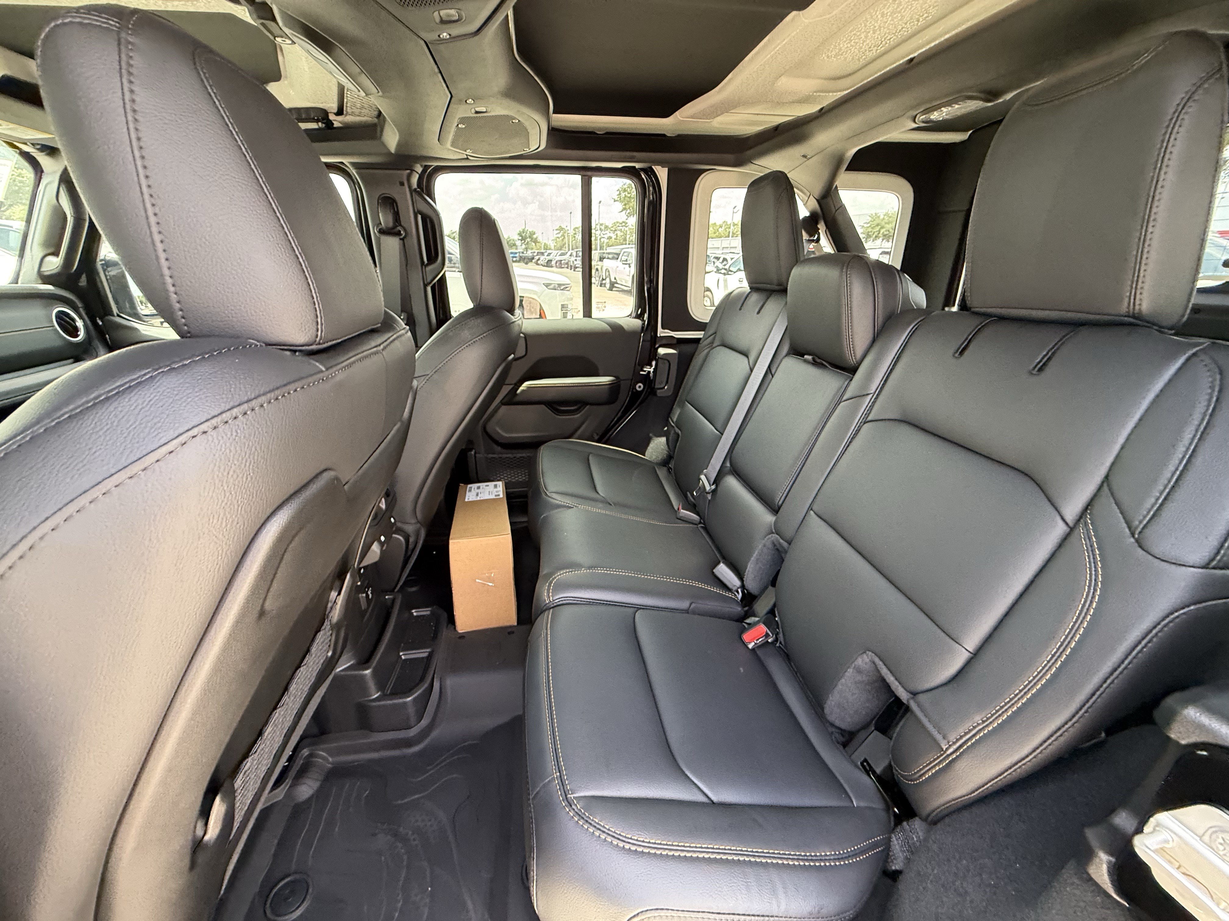 New 2026 Jeep Wrangler Unlimited Sahara AWD/4WD image 16