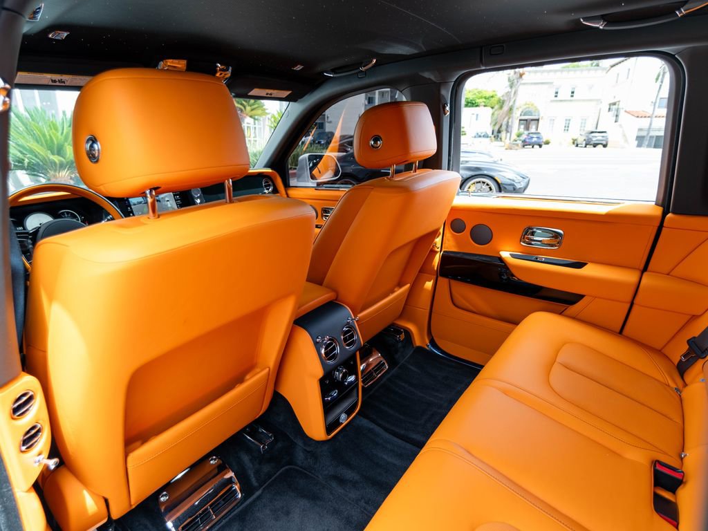 Used 2025 Rolls-Royce Cullinan AWD/4WD image 32
