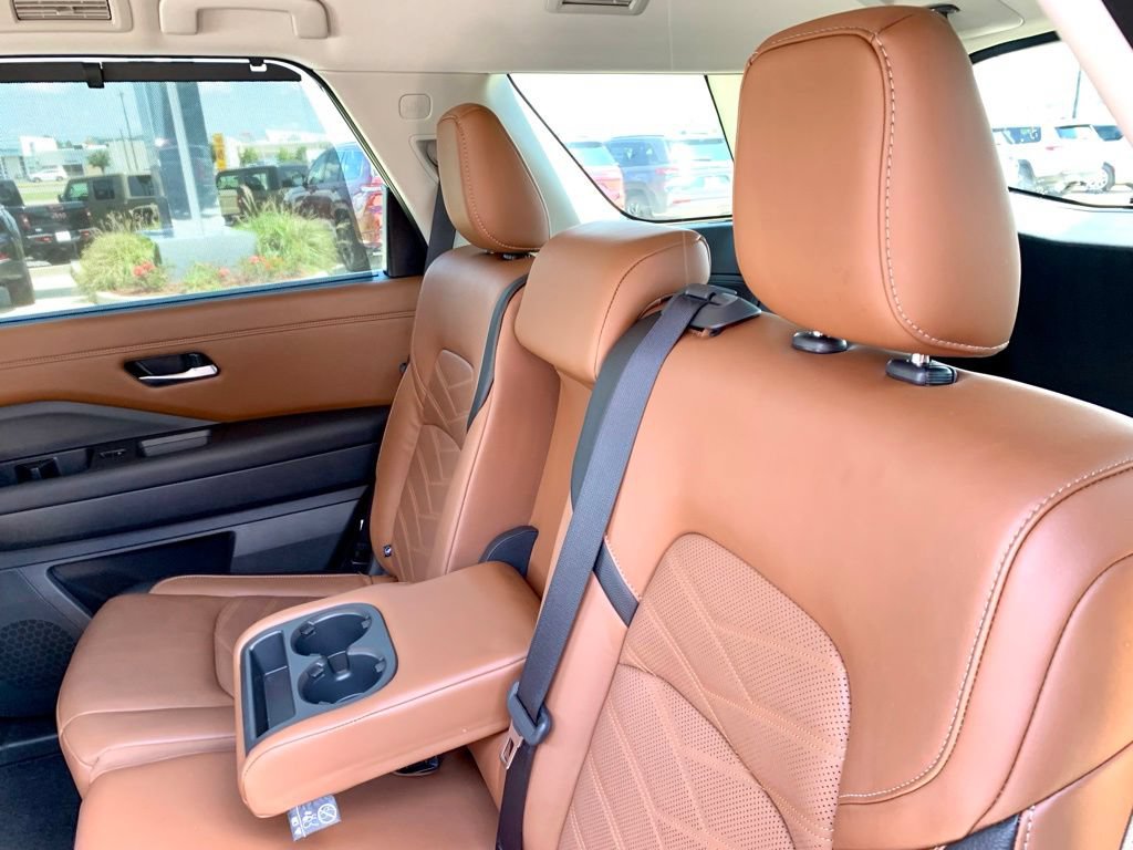 Used 2023 Nissan Pathfinder Platinum w/ Cargo Package FWD image 14