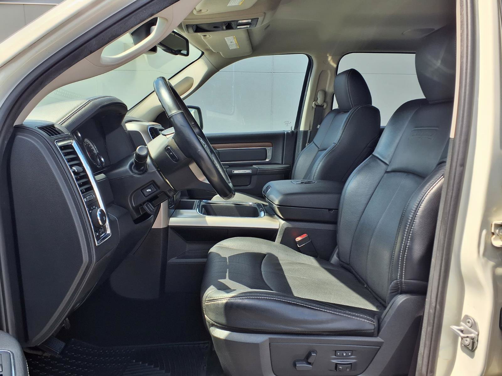 Used 2018 RAM 1500 Laramie w/ Convenience Group AWD/4WD image 11