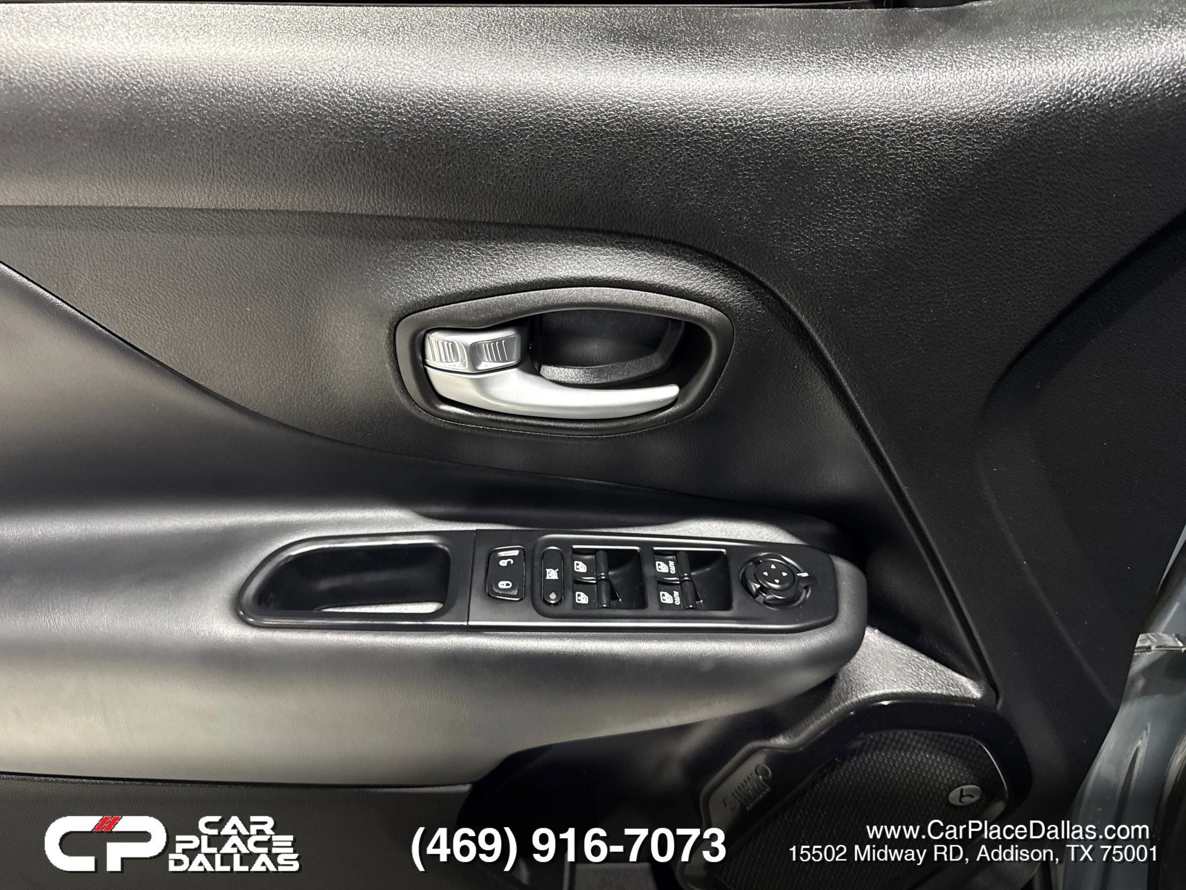 Used 2017 Jeep Renegade Altitude image 12