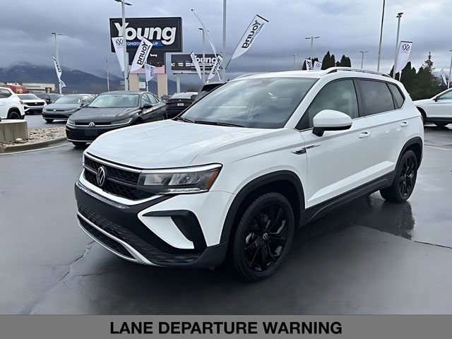 Used 2023 Volkswagen Taos SE w/ Panoramic Sunroof Package image 5