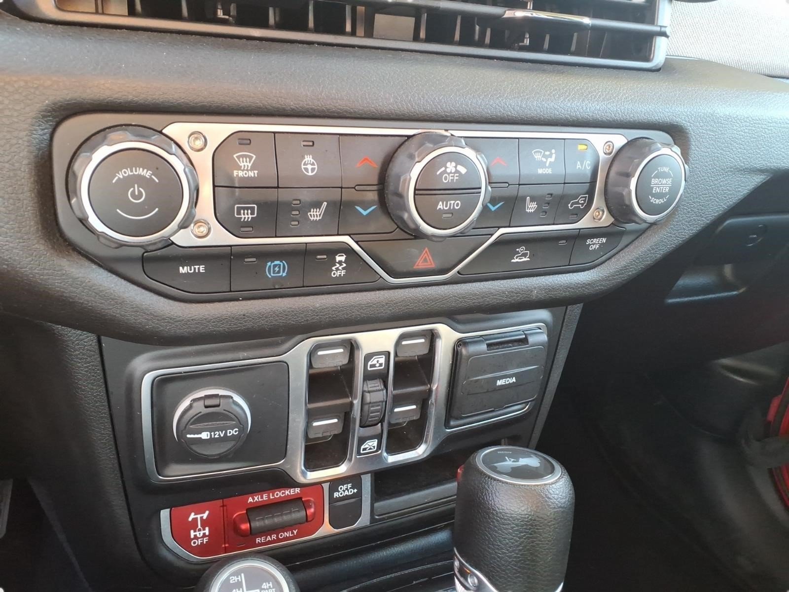 Used 2024 Jeep Wrangler Unlimited AWD/4WD image 20