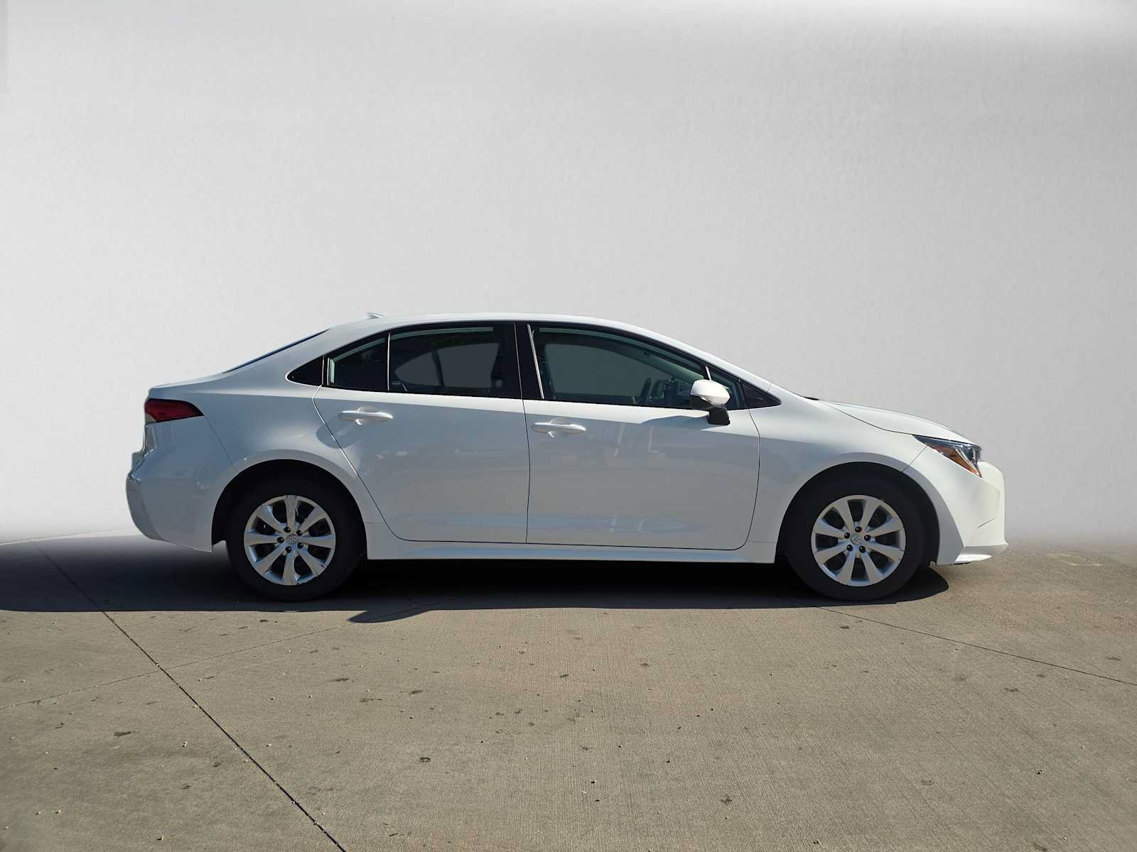 Certified 2025 Toyota Corolla LE FWD image 2