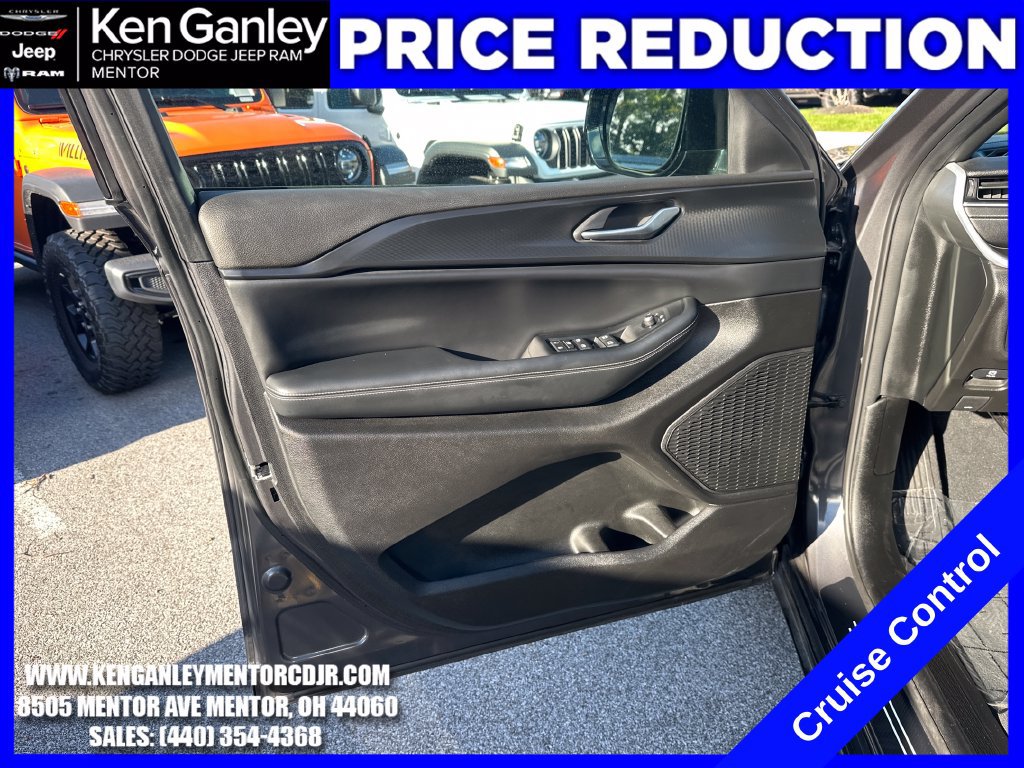 Used 2024 Jeep Grand Cherokee Altitude AWD/4WD image 13