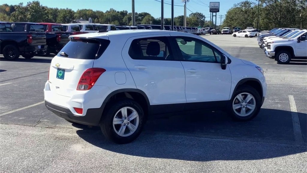 Certified 2022 Chevrolet Trax LS w/ Tint and Cruise Package image 8