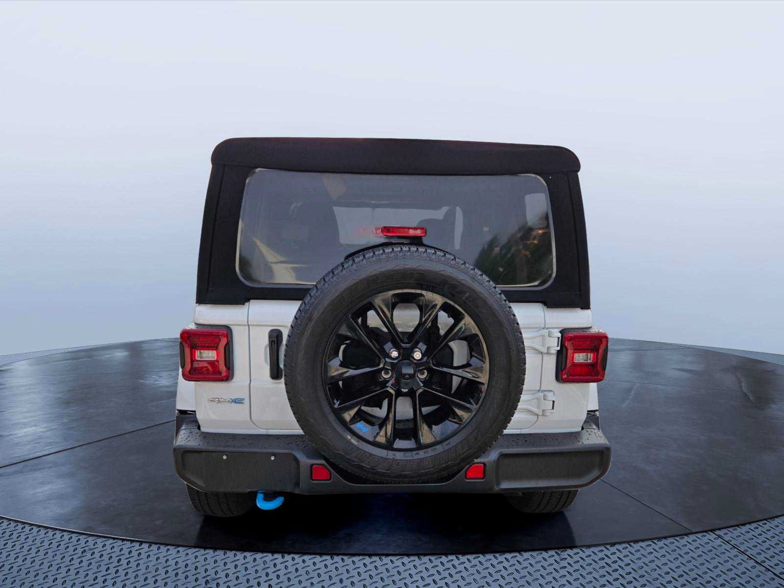 Used 2023 Jeep Wrangler Unlimited Sahara w/ Cold Weather Group AWD/4WD image 5