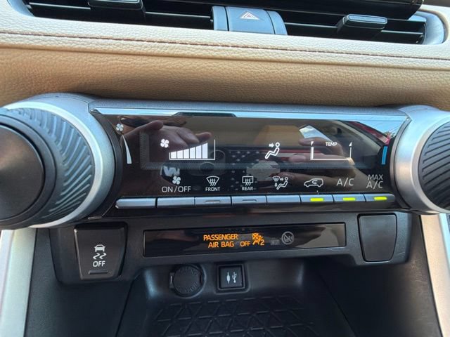 Used 2019 Toyota RAV4 LE FWD image 38