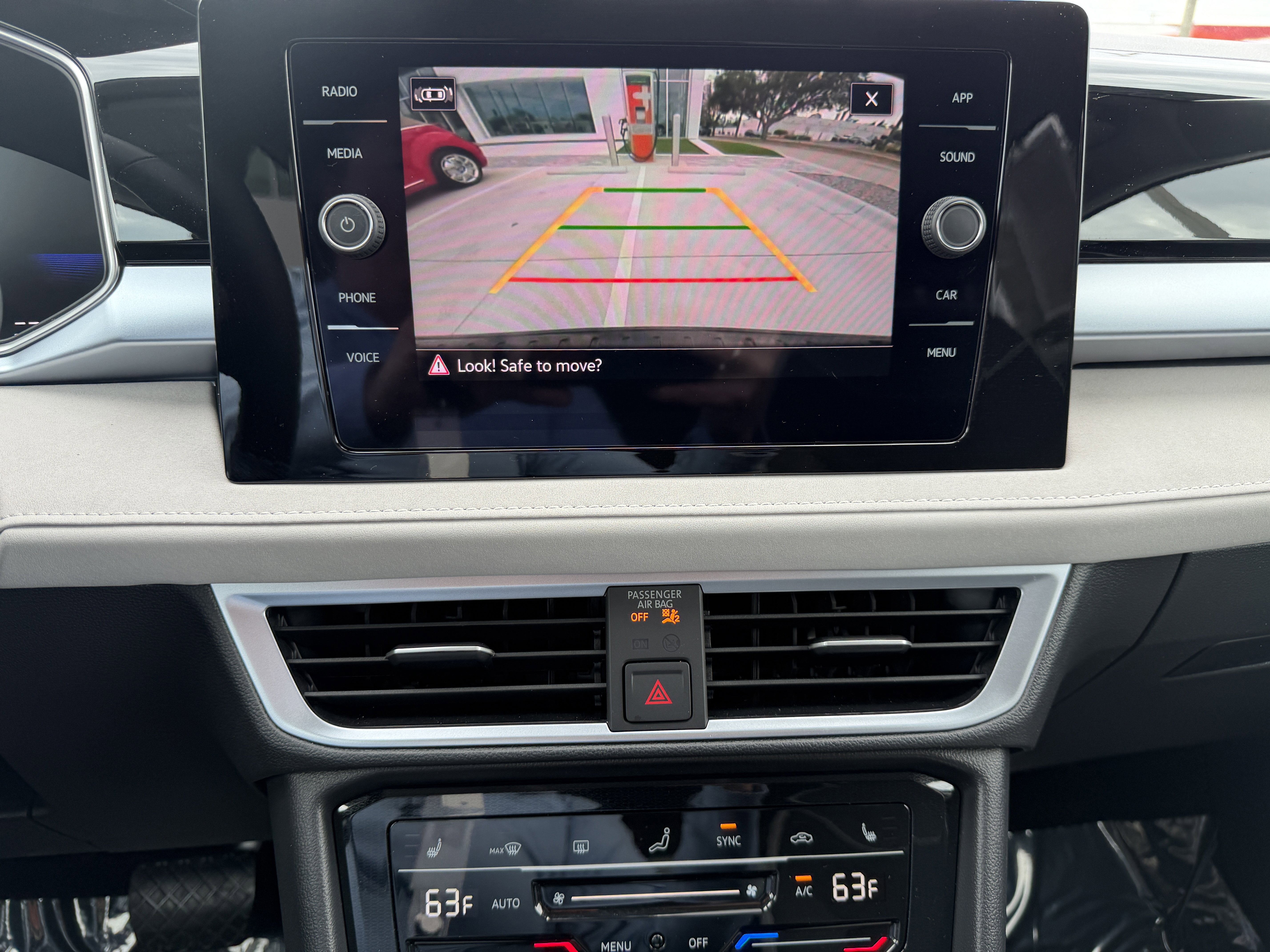 Used 2025 Volkswagen Taos SE image 20