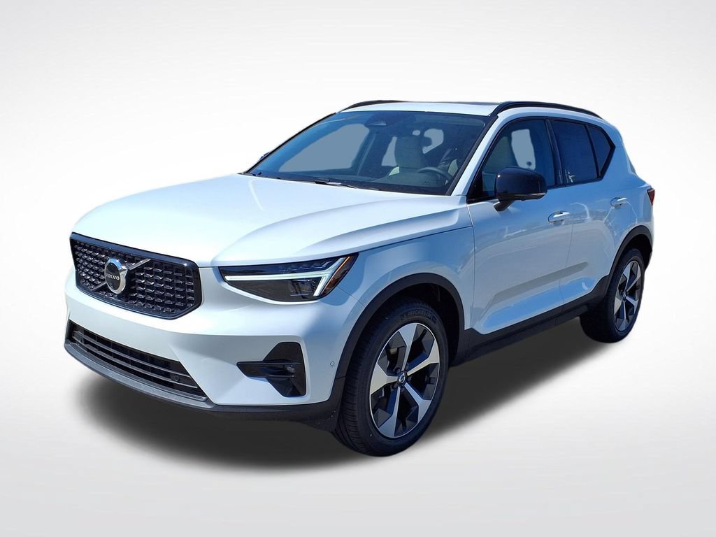 New 2026 Volvo XC40 B5 Plus w/ Protection Package Premier AWD/4WD image 4
