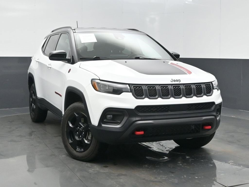 Used 2023 Jeep Compass Trailhawk w/ Trailhawk Elite Group image 2