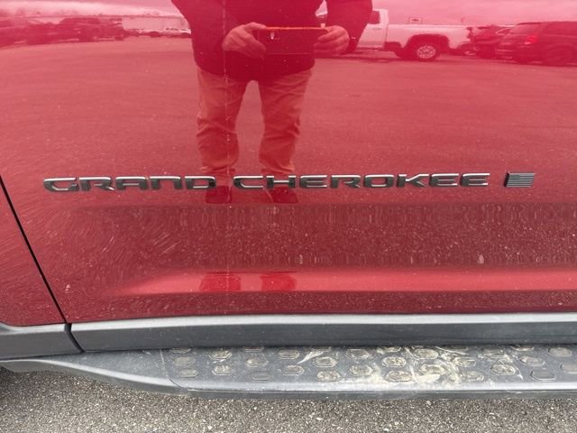 Used 2023 Jeep Grand Cherokee L Laredo image 4