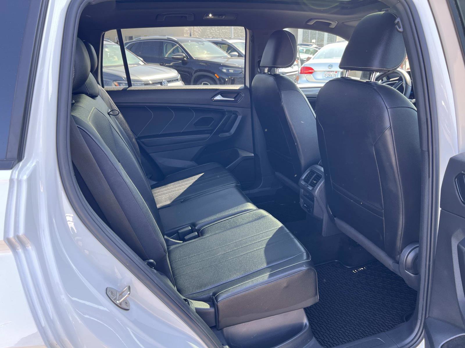 Certified 2022 Volkswagen Tiguan SE R-Line image 32