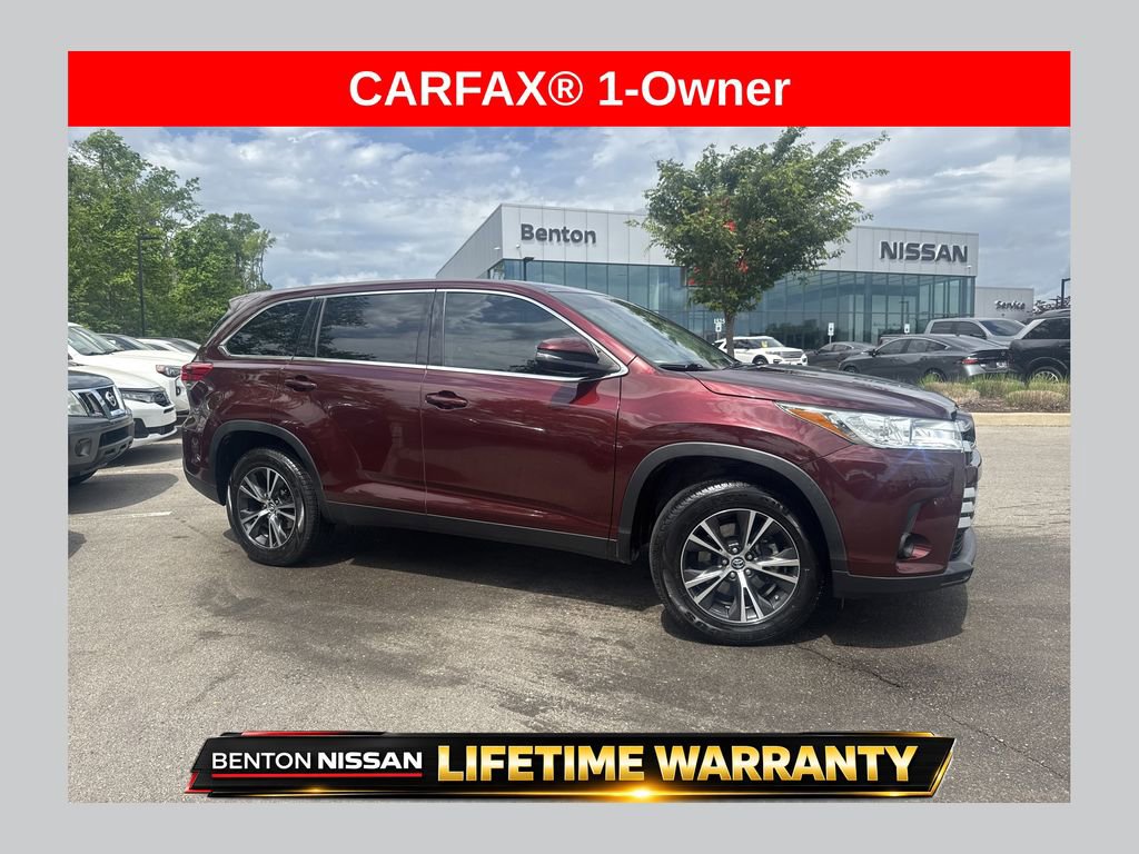 Used 2019 Toyota Highlander LE FWD image 1